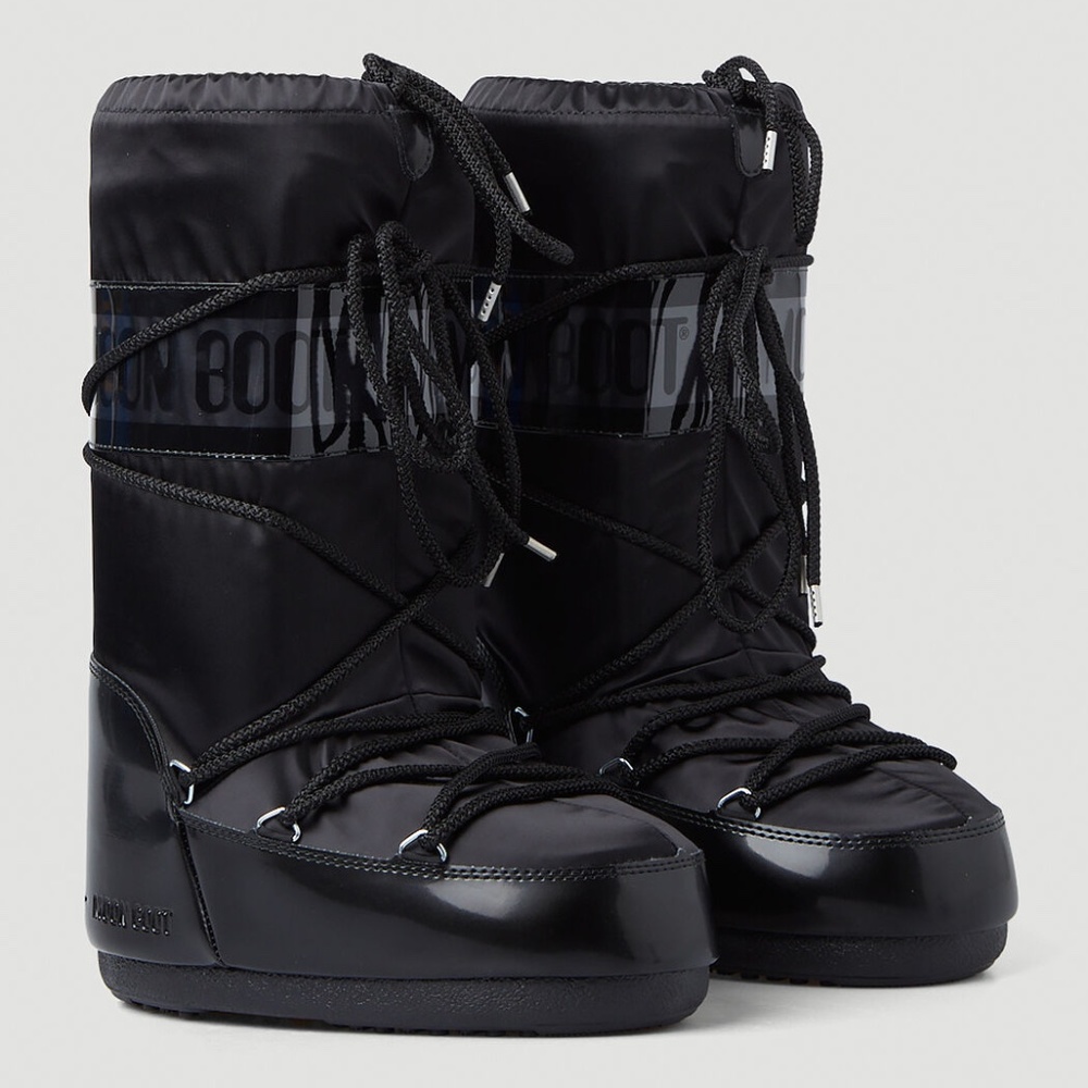 All black Moon Boots